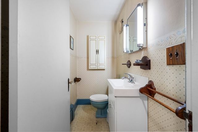 211 Sewall St, Boylston, MA 01505