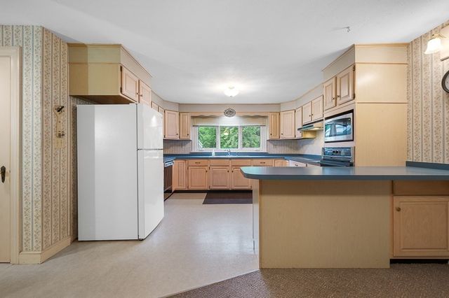 211 Sewall St, Boylston, MA 01505
