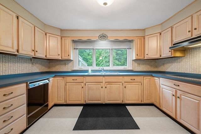 211 Sewall St, Boylston, MA 01505