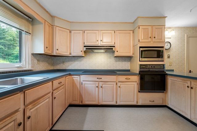 211 Sewall St, Boylston, MA 01505