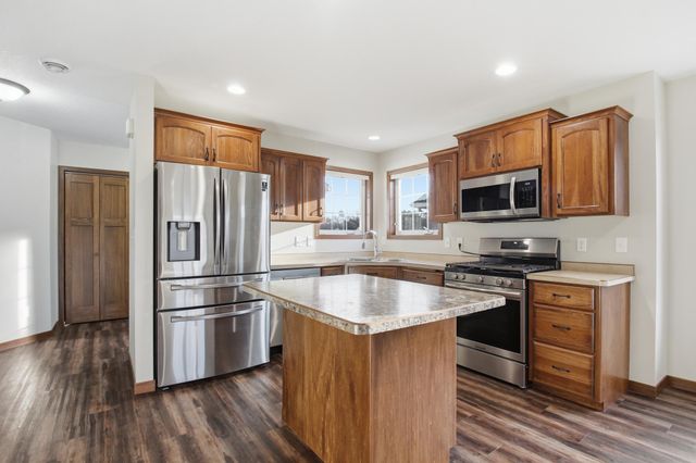 465 Meadowview Court, Paynesville, MN 56362