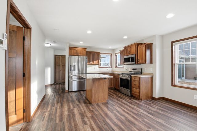 465 Meadowview Court, Paynesville, MN 56362