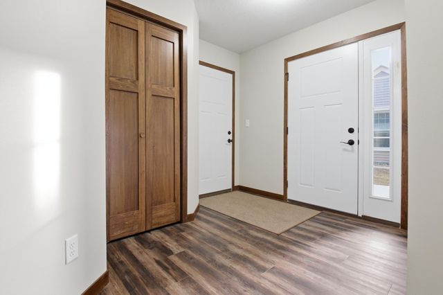 465 Meadowview Court, Paynesville, MN 56362