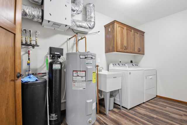 465 Meadowview Court, Paynesville, MN 56362