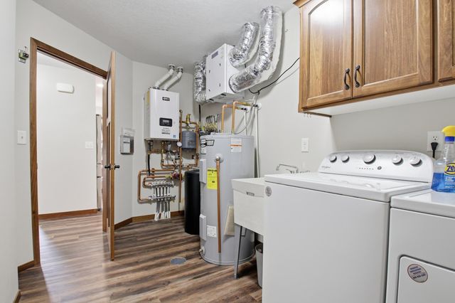 465 Meadowview Court, Paynesville, MN 56362