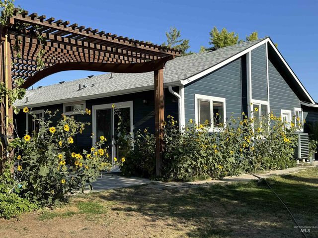 3301 SW Smith Rd, Mountain Home, ID 83647