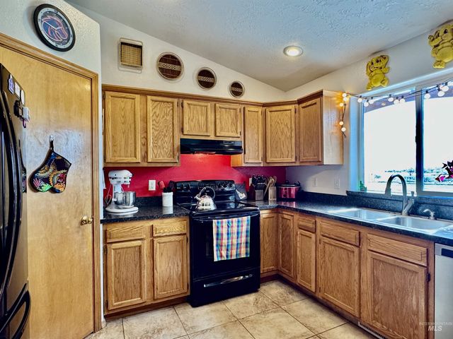 3301 SW Smith Rd, Mountain Home, ID 83647