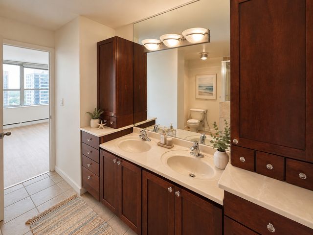 655 W Irving Park Road 1502, Chicago, IL 60613