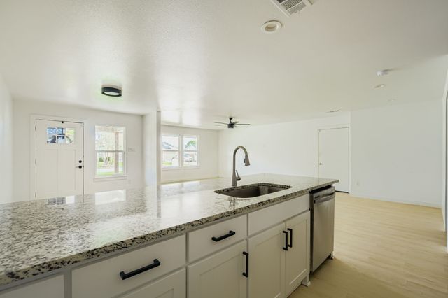 304 Thomas Street, Terrell, TX 75160