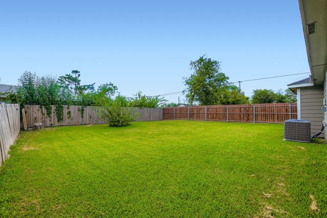 304 Thomas Street, Terrell, TX 75160