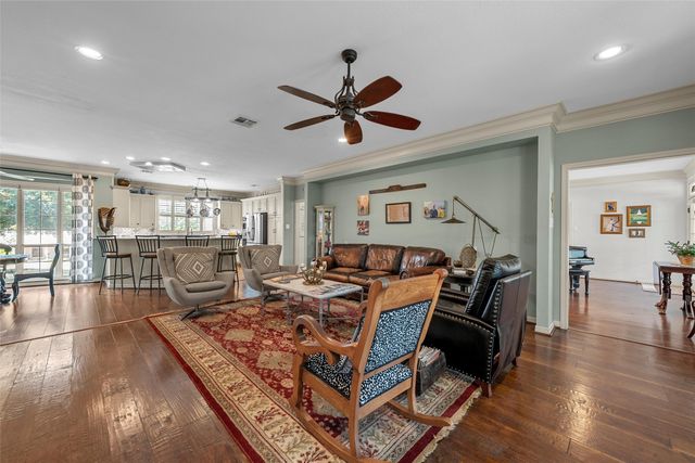 810 Forest Oaks Circle, Woodway, TX 76712