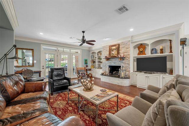 810 Forest Oaks Circle, Woodway, TX 76712