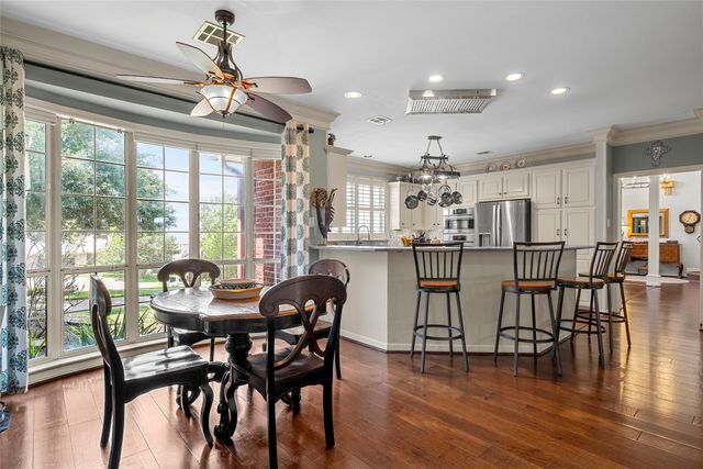 810 Forest Oaks Circle, Woodway, TX 76712
