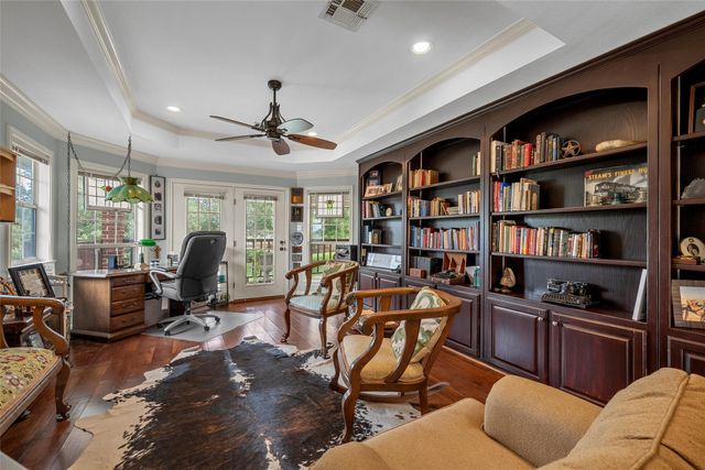 810 Forest Oaks Circle, Woodway, TX 76712