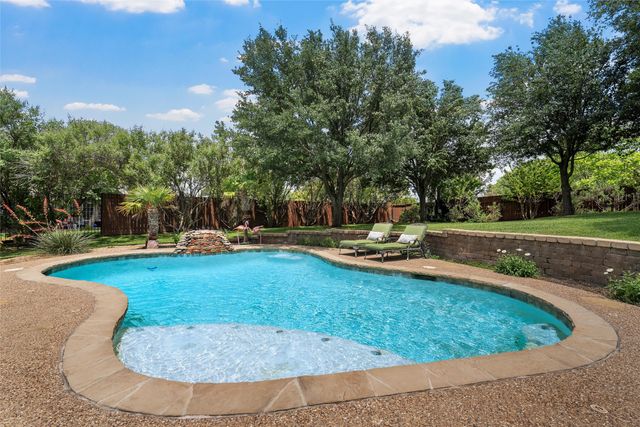 810 Forest Oaks Circle, Woodway, TX 76712