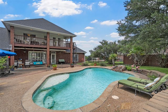 810 Forest Oaks Circle, Woodway, TX 76712
