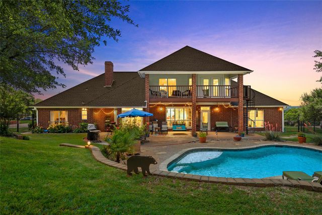 810 Forest Oaks Circle, Woodway, TX 76712