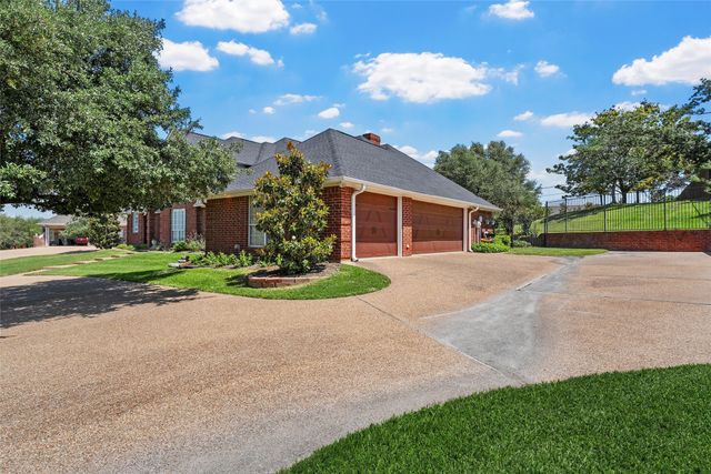 810 Forest Oaks Circle, Woodway, TX 76712