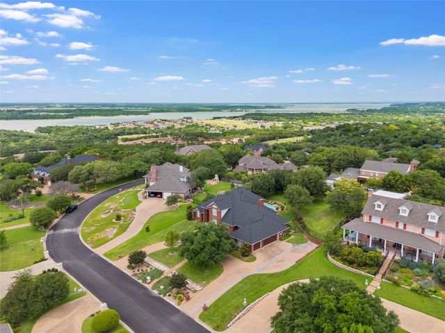 810 Forest Oaks Circle, Woodway, TX 76712