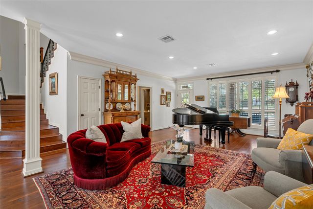 810 Forest Oaks Circle, Woodway, TX 76712