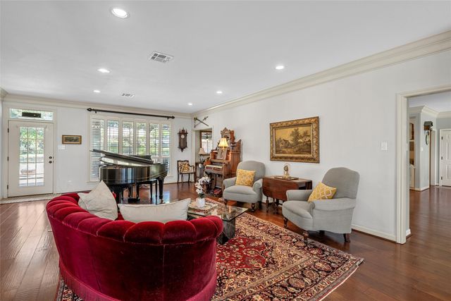 810 Forest Oaks Circle, Woodway, TX 76712