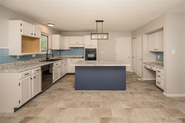 3052 Wood Poppy Drive, Florissant, MO 63031
