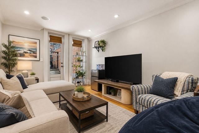 319 Beacon Street, Boston, MA 02116