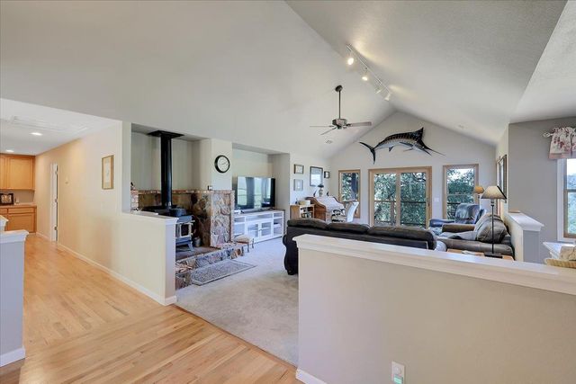 9521 Sicard Flat Rd, Browns Valley, CA 95918