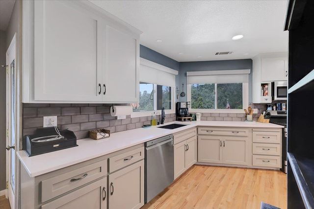 9521 Sicard Flat Rd, Browns Valley, CA 95918