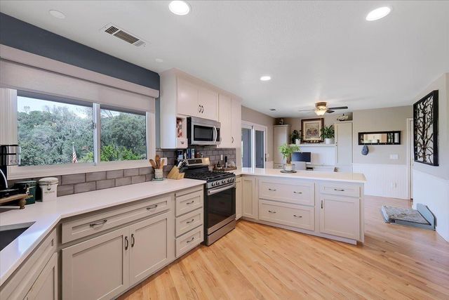 9521 Sicard Flat Rd, Browns Valley, CA 95918