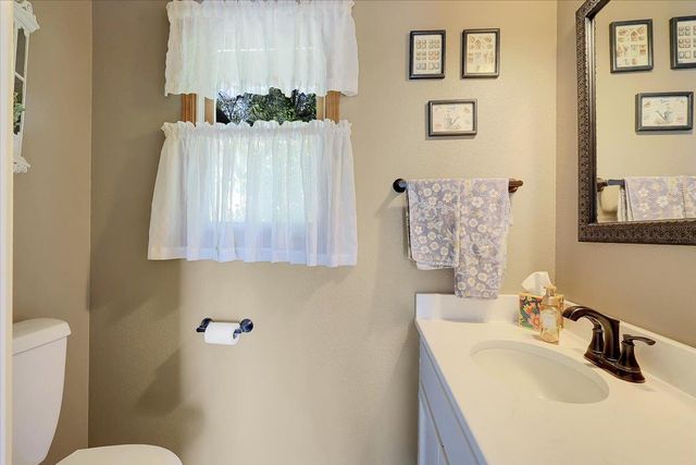 9521 Sicard Flat Rd, Browns Valley, CA 95918