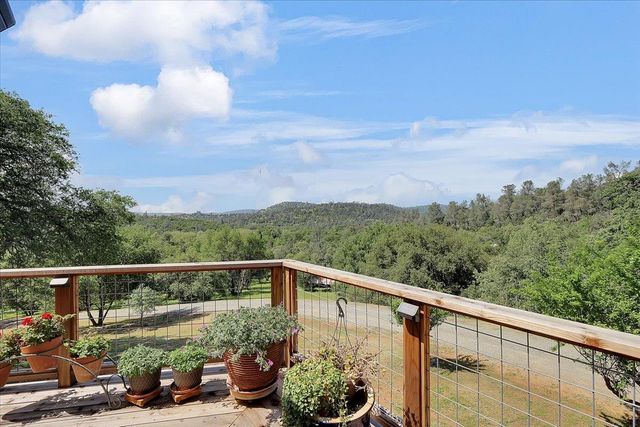 9521 Sicard Flat Rd, Browns Valley, CA 95918