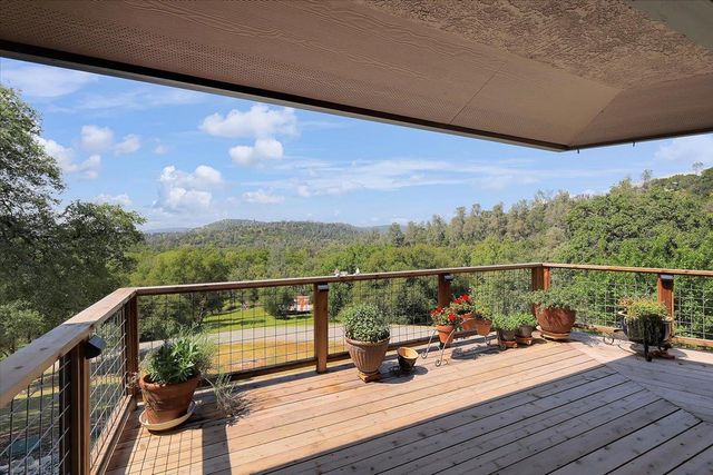 9521 Sicard Flat Rd, Browns Valley, CA 95918