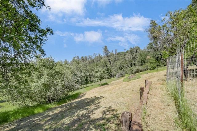 9521 Sicard Flat Rd, Browns Valley, CA 95918