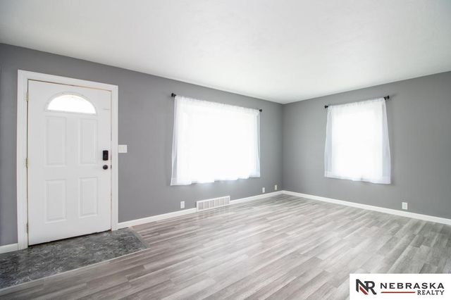 2615 S 55 Street, Lincoln, NE 68506