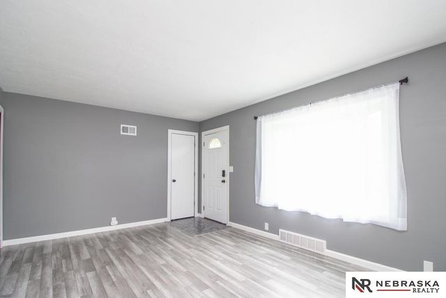 2615 S 55 Street, Lincoln, NE 68506