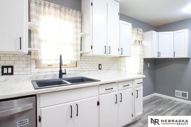 2615 S 55 Street, Lincoln, NE 68506