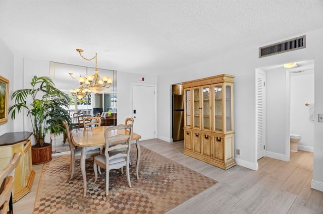 125 S OCEAN Avenue 211, Palm Beach Shores, FL 33404
