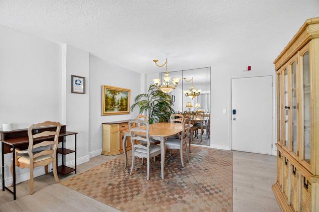 125 S OCEAN Avenue 211, Palm Beach Shores, FL 33404