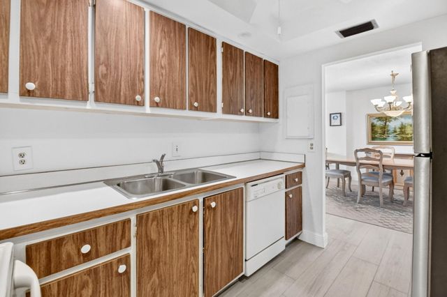 125 S OCEAN Avenue 211, Palm Beach Shores, FL 33404