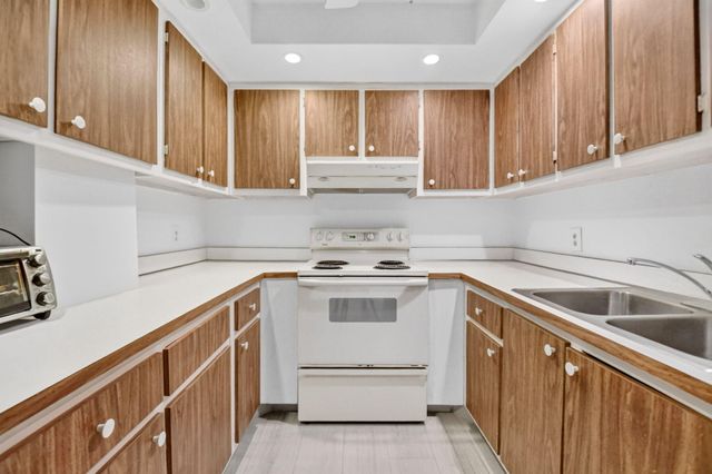 125 S OCEAN Avenue 211, Palm Beach Shores, FL 33404