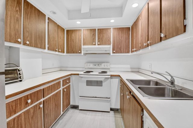 125 S OCEAN Avenue 211, Palm Beach Shores, FL 33404