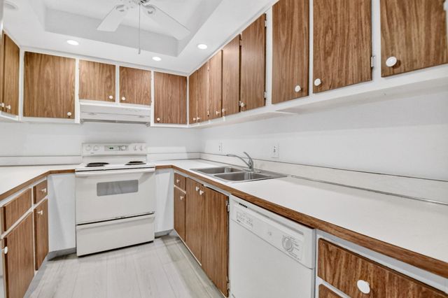 125 S OCEAN Avenue 211, Palm Beach Shores, FL 33404