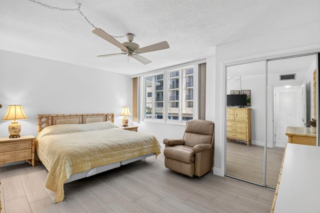 125 S OCEAN Avenue 211, Palm Beach Shores, FL 33404