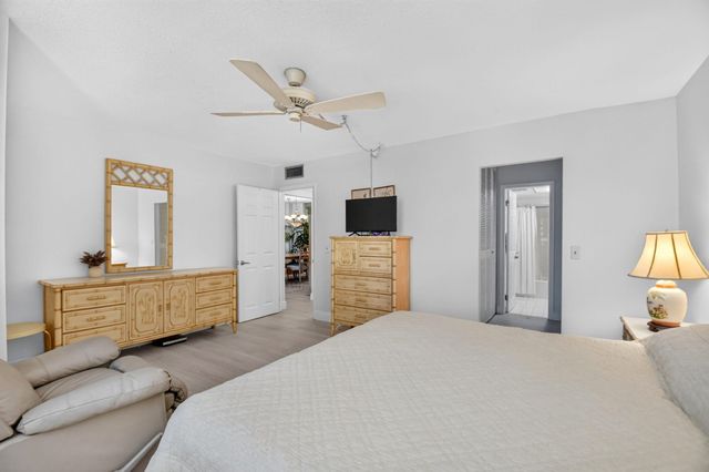 125 S OCEAN Avenue 211, Palm Beach Shores, FL 33404