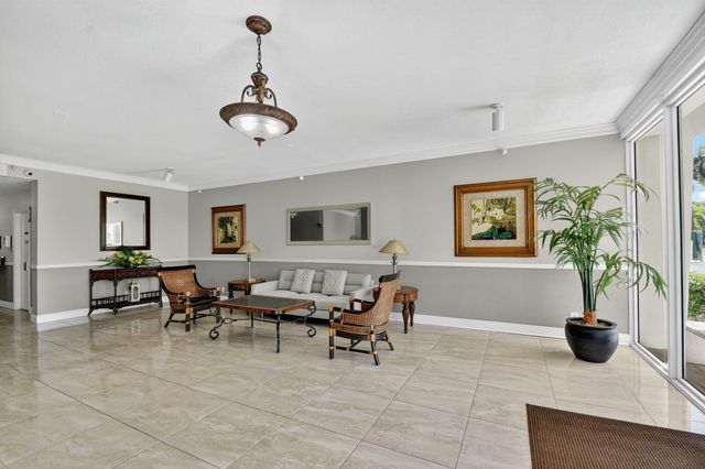 125 S OCEAN Avenue 211, Palm Beach Shores, FL 33404