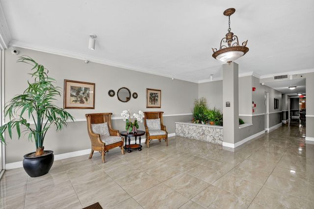 125 S OCEAN Avenue 211, Palm Beach Shores, FL 33404