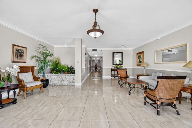 125 S OCEAN Avenue 211, Palm Beach Shores, FL 33404