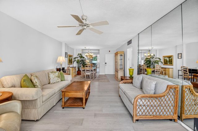 125 S OCEAN Avenue 211, Palm Beach Shores, FL 33404