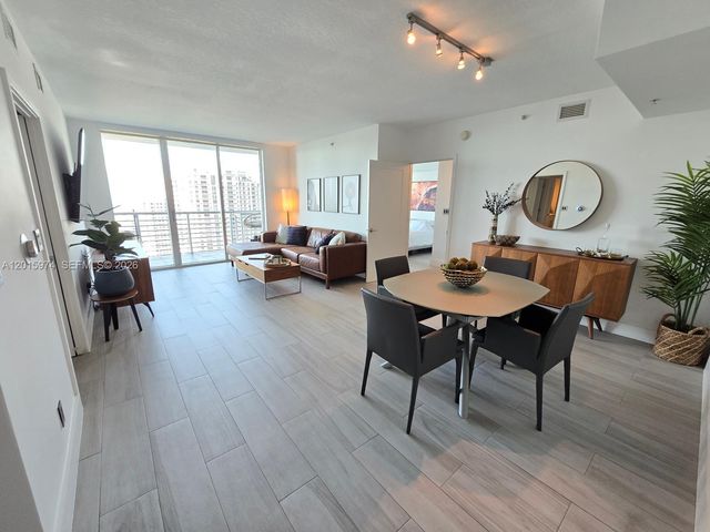 325 S Biscayne Blvd 3719, Miami, FL 33131